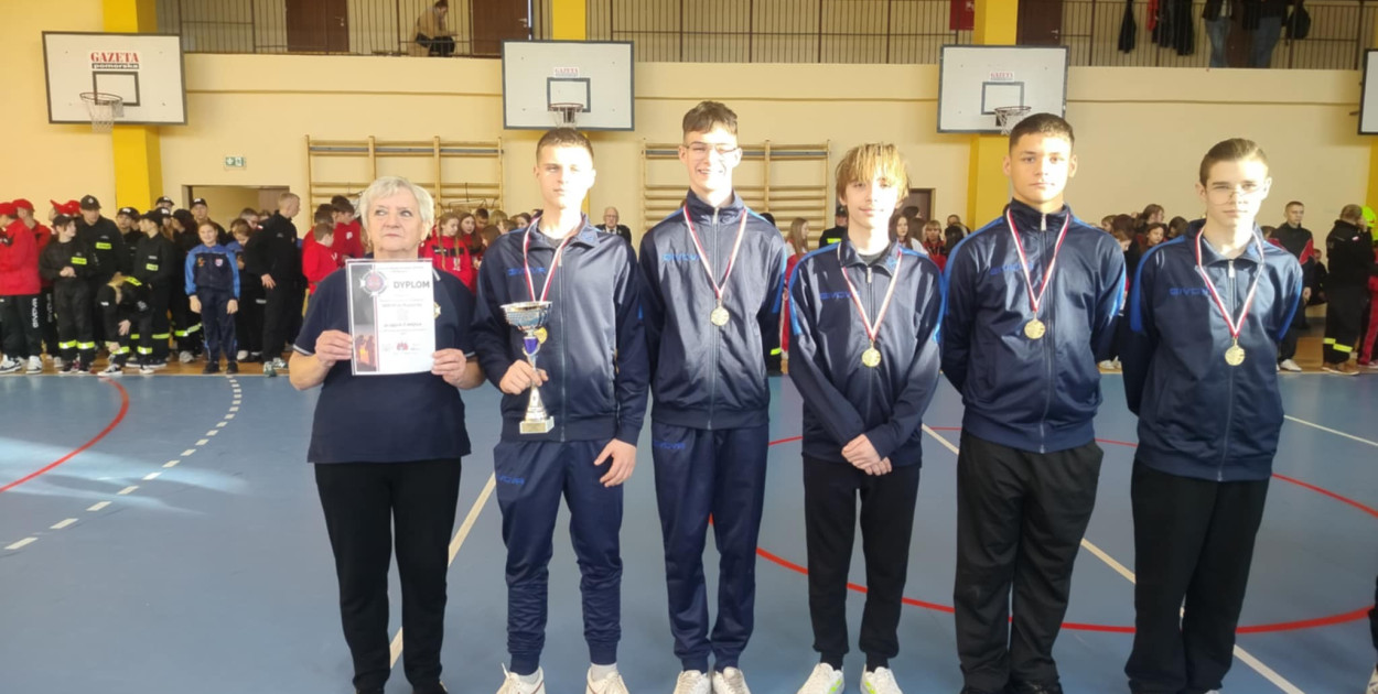 1. miejsce drużyny z Woli Wapowskiej w 14. Bydgoskich Halowych Zawodach MDP