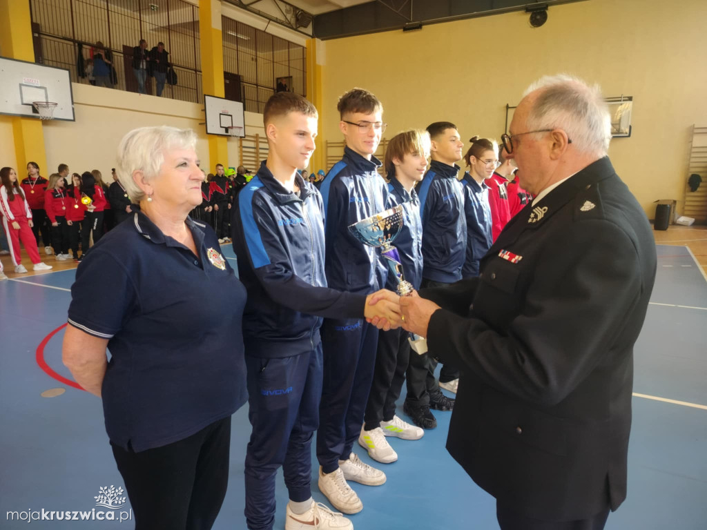 1. miejsce drużyny z Woli Wapowskiej w 14. Bydgoskich Halowych Zawodach MDP