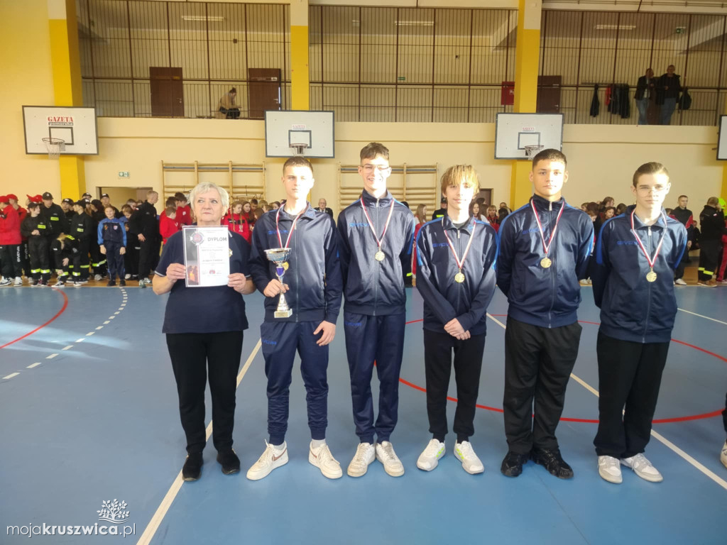 1. miejsce drużyny z Woli Wapowskiej w 14. Bydgoskich Halowych Zawodach MDP