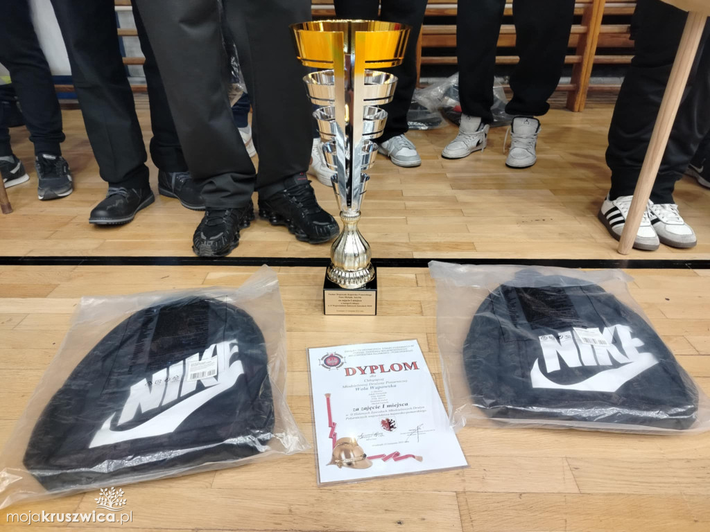 Młodzieżowa Drużyna Pożarnicza z Woli Wapowskiej zwycięża w zawodach wojewódzkich