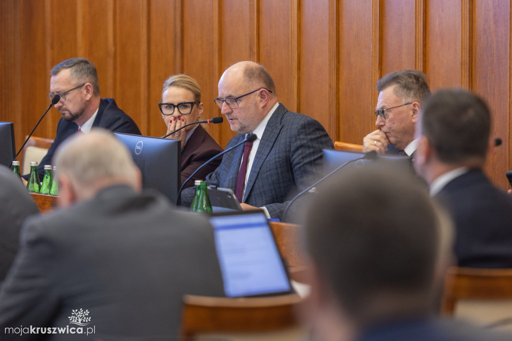 Sesja sejmiku województwa. Jakie decyzje podjęto? [FOTO]