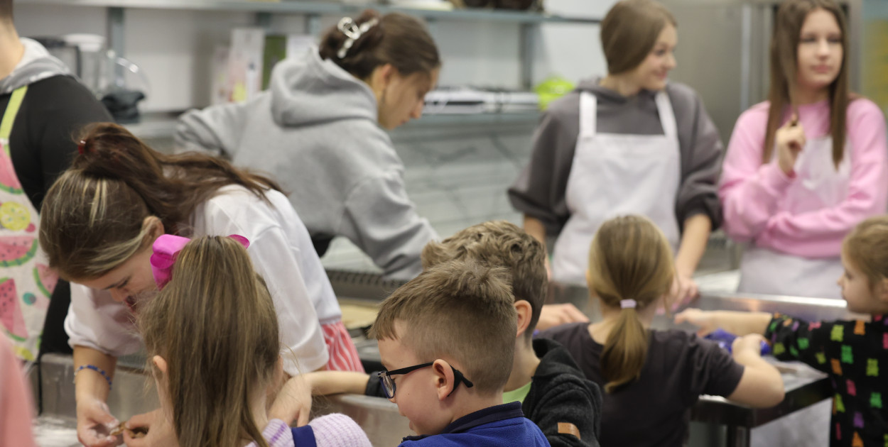 Piernikowe warsztaty z udziałem przedszkolaków w Akademii Szkolnictwa AS [FOTO]