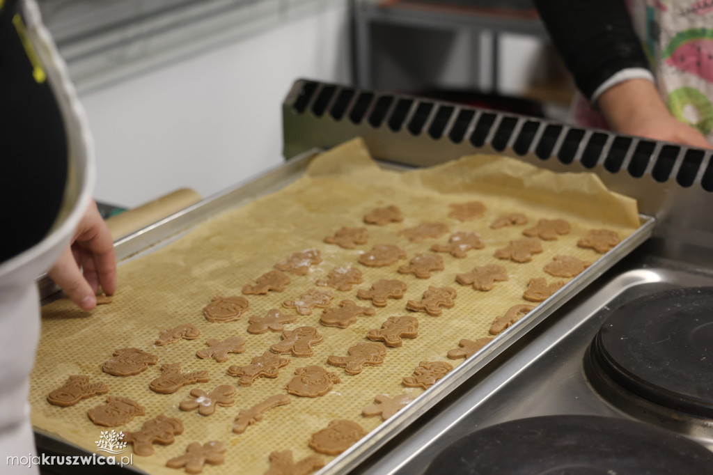 Piernikowe warsztaty z udziałem przedszkolaków w Akademii Szkolnictwa AS [FOTO]