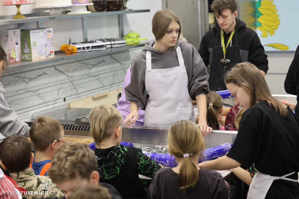 Piernikowe warsztaty z udziałem przedszkolaków w Akademii Szkolnictwa AS [FOTO]