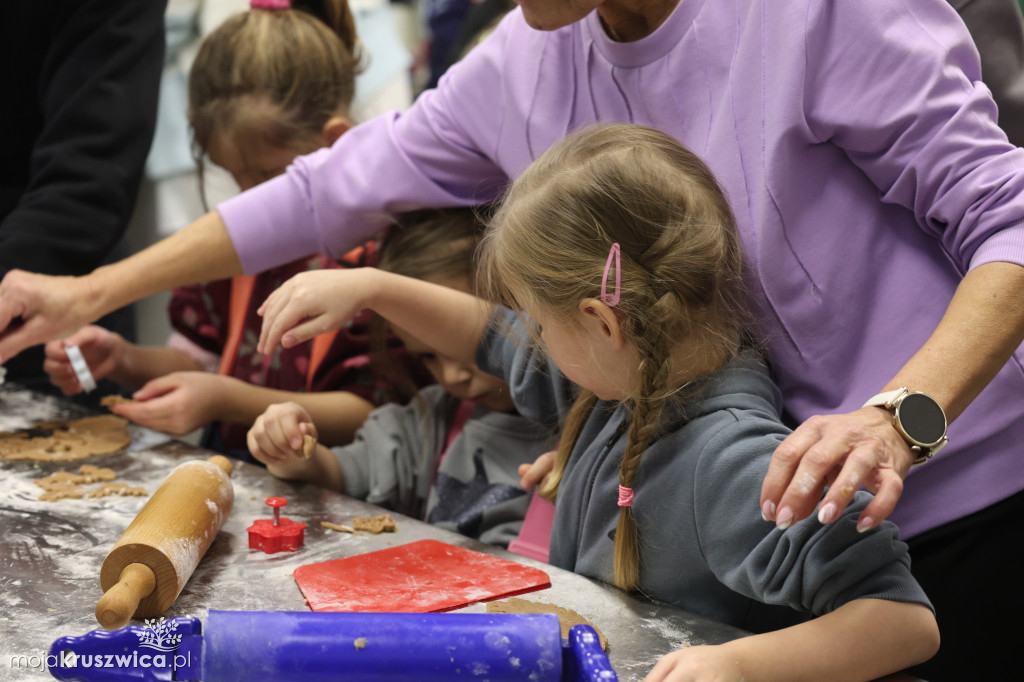 Piernikowe warsztaty z udziałem przedszkolaków w Akademii Szkolnictwa AS [FOTO]