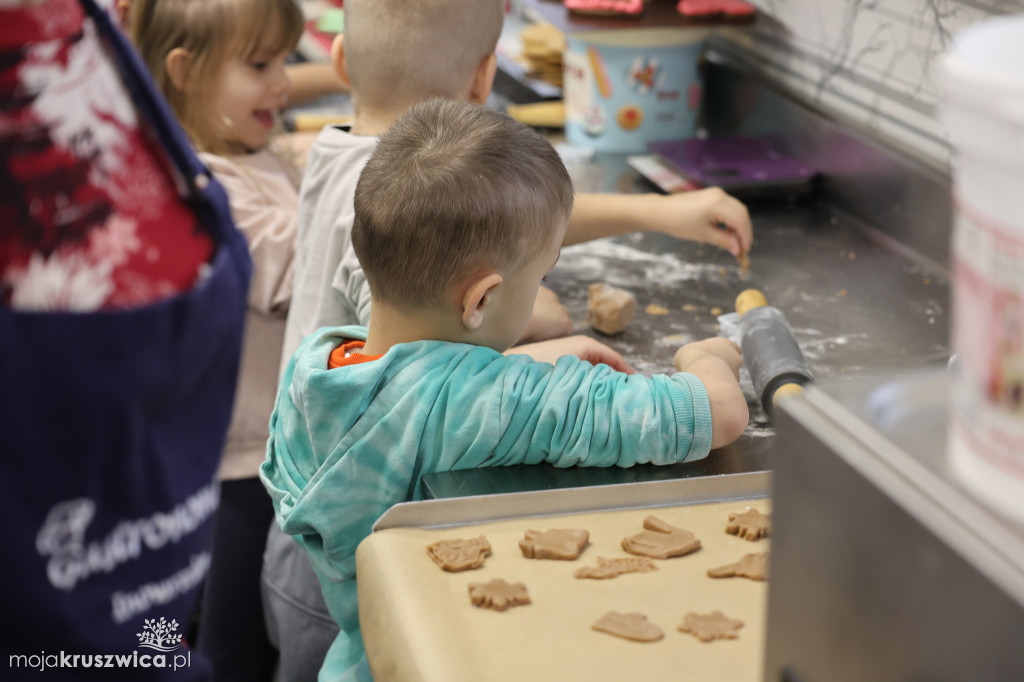 Piernikowe warsztaty z udziałem przedszkolaków w Akademii Szkolnictwa AS [FOTO]