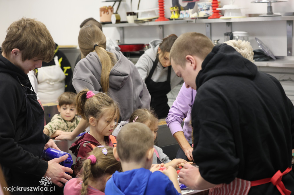 Piernikowe warsztaty z udziałem przedszkolaków w Akademii Szkolnictwa AS [FOTO]