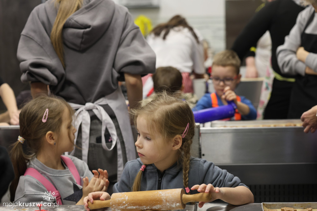 Piernikowe warsztaty z udziałem przedszkolaków w Akademii Szkolnictwa AS [FOTO]