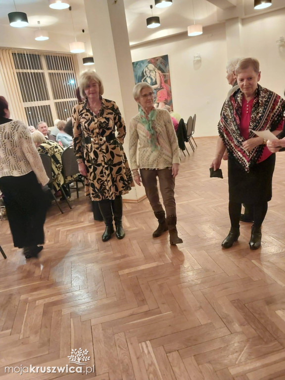 Stowarzyszenie UTW w Kruszwicy na zabawie andrzejkowej [VIDEO]