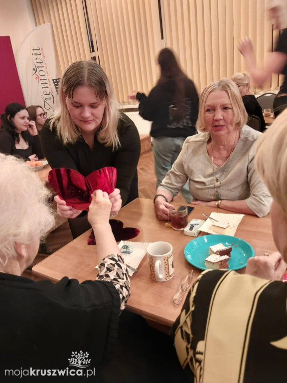 Stowarzyszenie UTW w Kruszwicy na zabawie andrzejkowej [VIDEO]