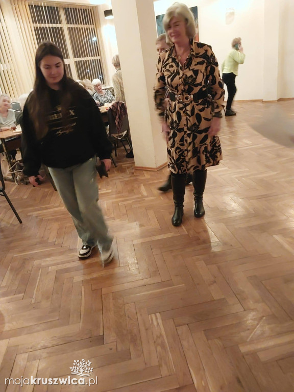 Stowarzyszenie UTW w Kruszwicy na zabawie andrzejkowej [VIDEO]