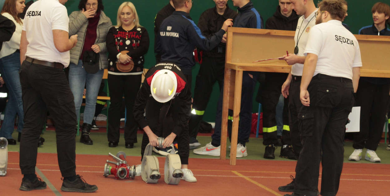 Wola Wapowska: Trwają Powiatowe Halowe Zawody Sportowo-Pożarnicze