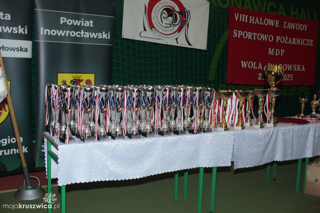 Wola Wapowska: Trwają Powiatowe Halowe Zawody Sportowo-Pożarnicze