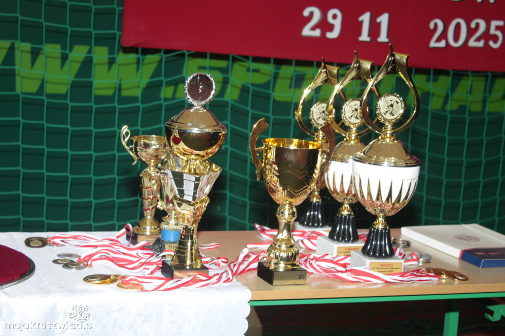 Wola Wapowska: Trwają Powiatowe Halowe Zawody Sportowo-Pożarnicze