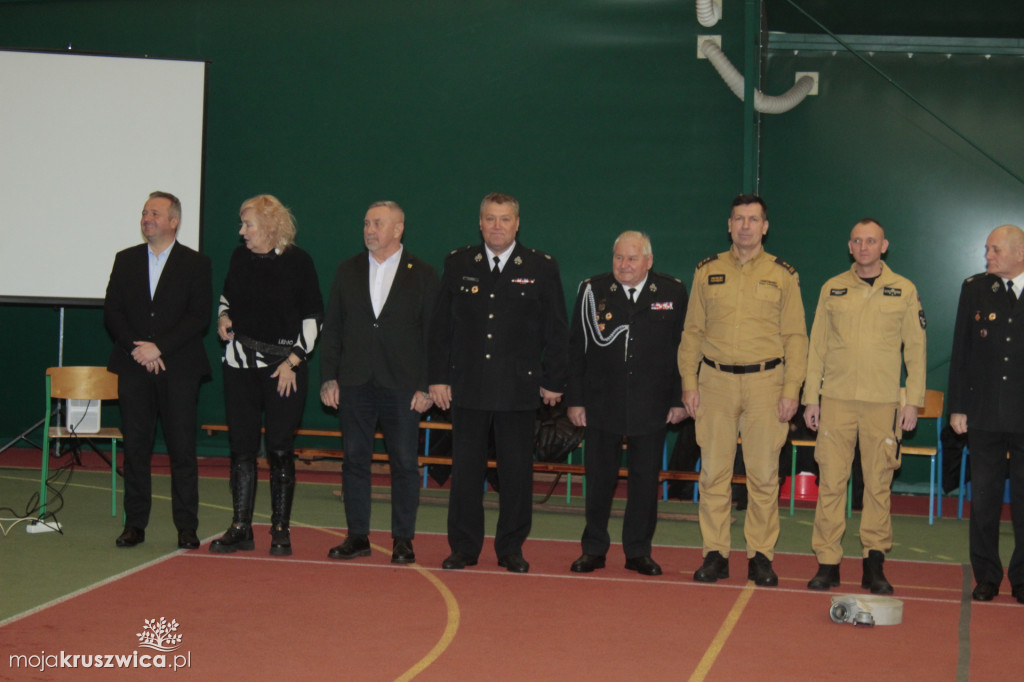 Wola Wapowska: Trwają Powiatowe Halowe Zawody Sportowo-Pożarnicze