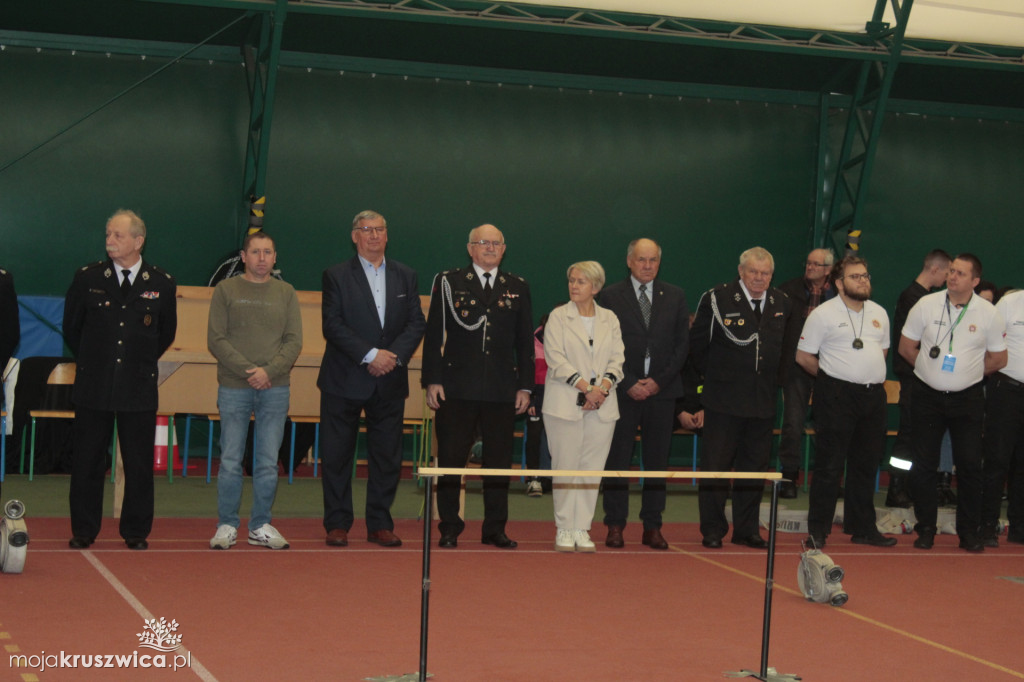 Wola Wapowska: Trwają Powiatowe Halowe Zawody Sportowo-Pożarnicze