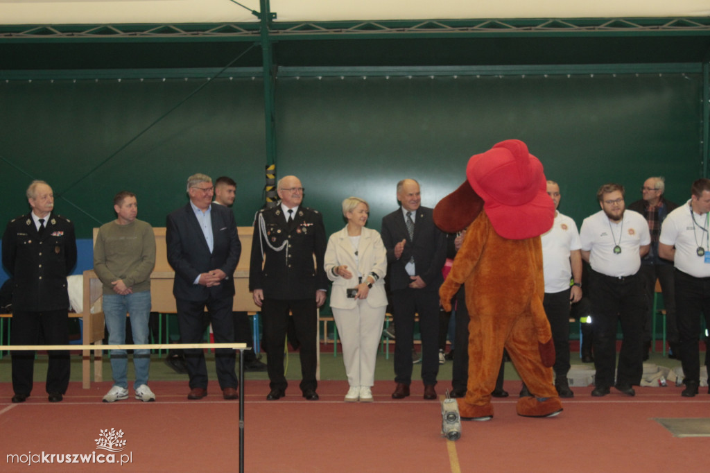 Wola Wapowska: Trwają Powiatowe Halowe Zawody Sportowo-Pożarnicze