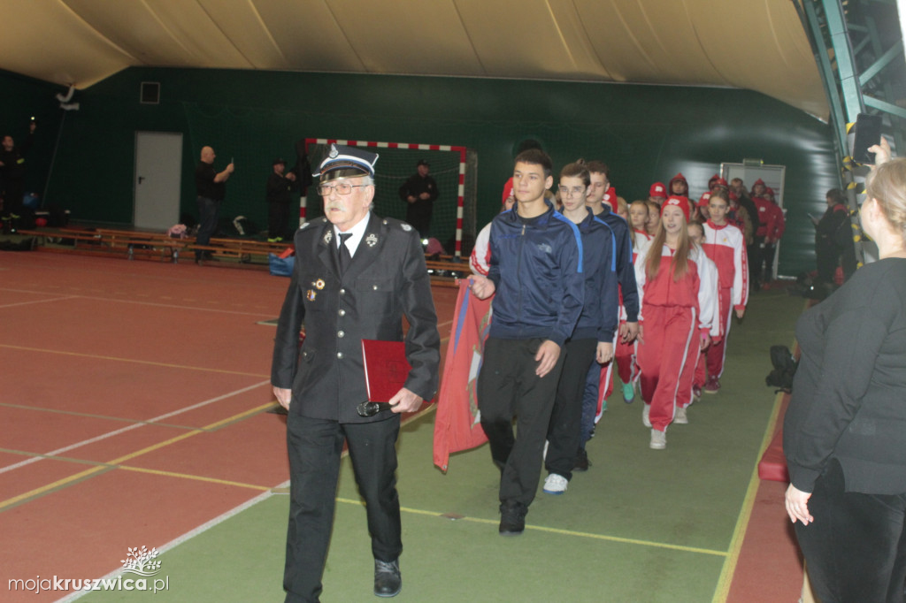 Wola Wapowska: Trwają Powiatowe Halowe Zawody Sportowo-Pożarnicze