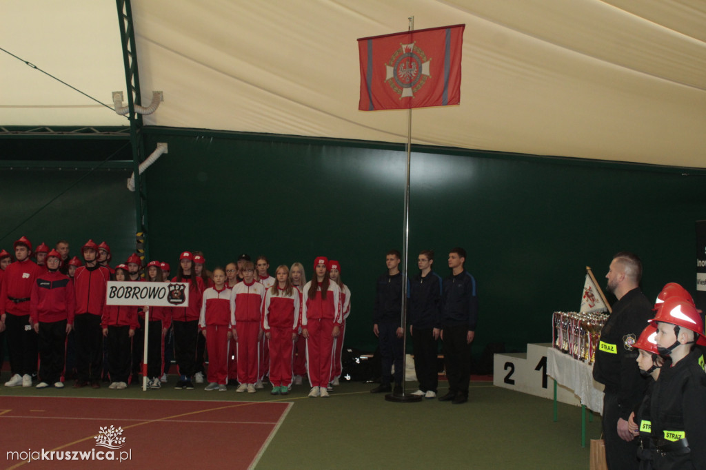 Wola Wapowska: Trwają Powiatowe Halowe Zawody Sportowo-Pożarnicze