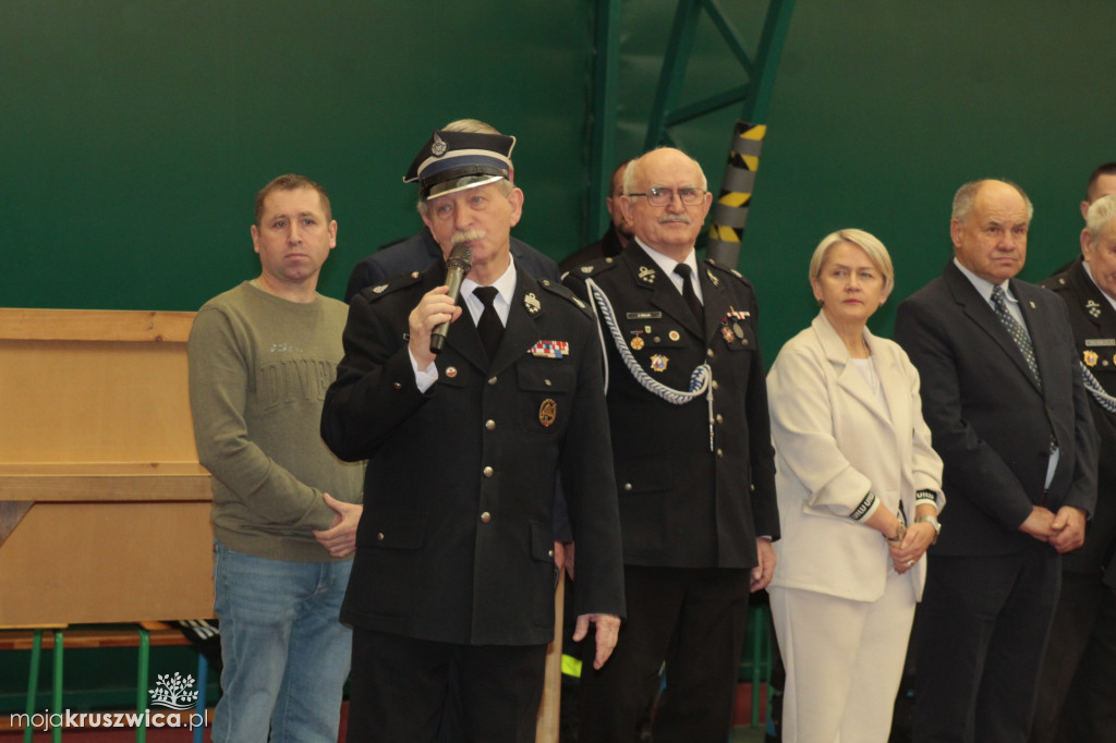 Wola Wapowska: Trwają Powiatowe Halowe Zawody Sportowo-Pożarnicze