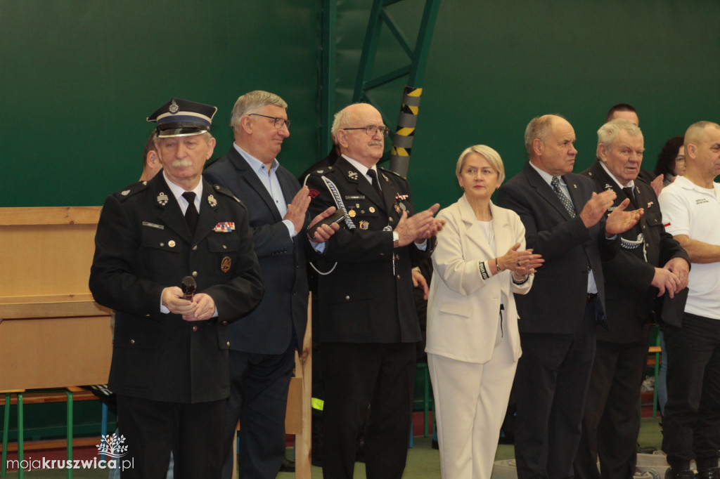 Wola Wapowska: Trwają Powiatowe Halowe Zawody Sportowo-Pożarnicze