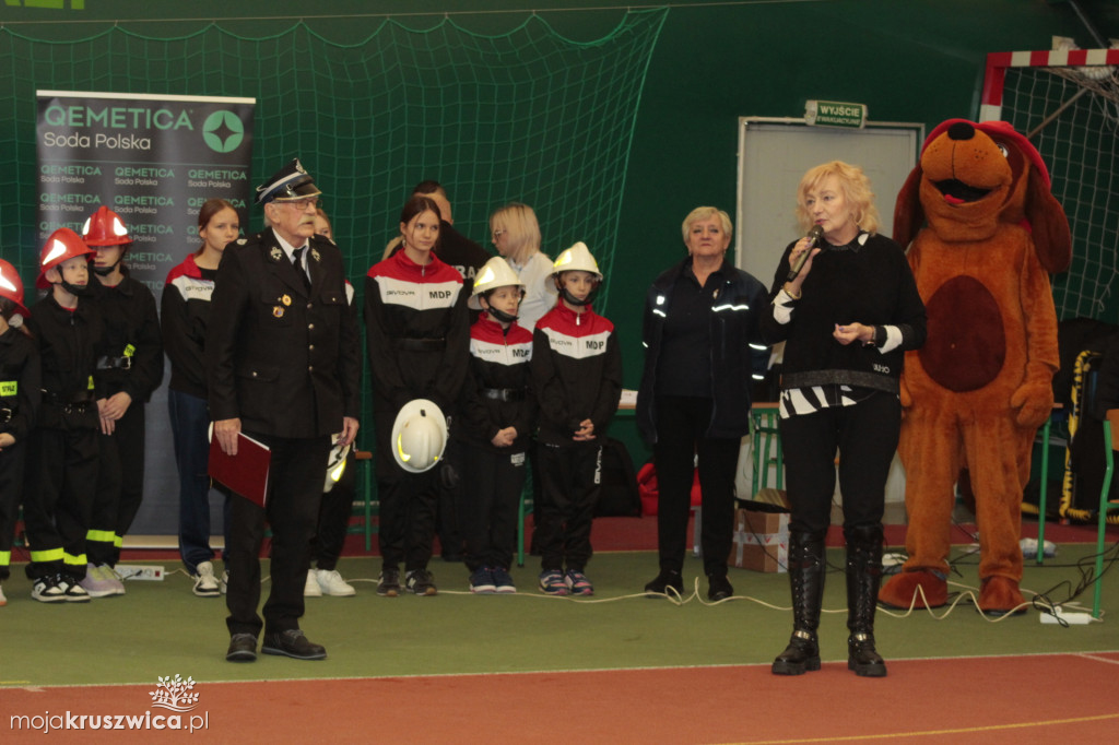 Wola Wapowska: Trwają Powiatowe Halowe Zawody Sportowo-Pożarnicze