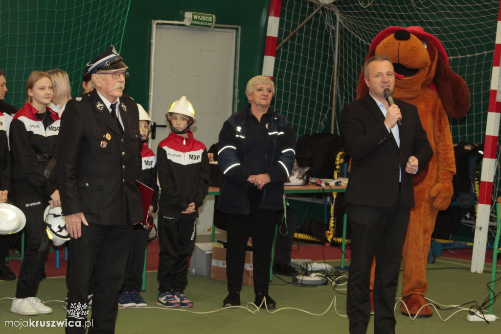 Wola Wapowska: Trwają Powiatowe Halowe Zawody Sportowo-Pożarnicze