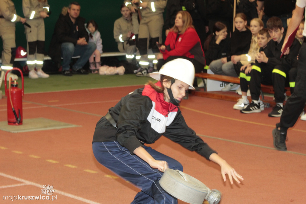 Wola Wapowska: Trwają Powiatowe Halowe Zawody Sportowo-Pożarnicze