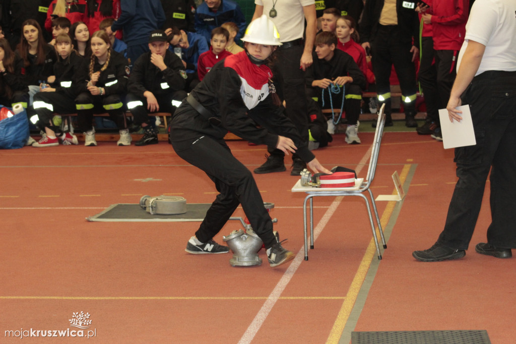 Wola Wapowska: Trwają Powiatowe Halowe Zawody Sportowo-Pożarnicze