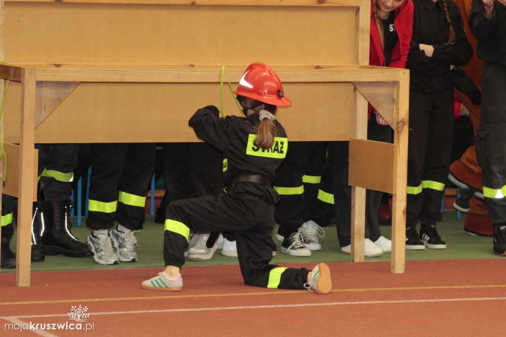 Wola Wapowska: Trwają Powiatowe Halowe Zawody Sportowo-Pożarnicze