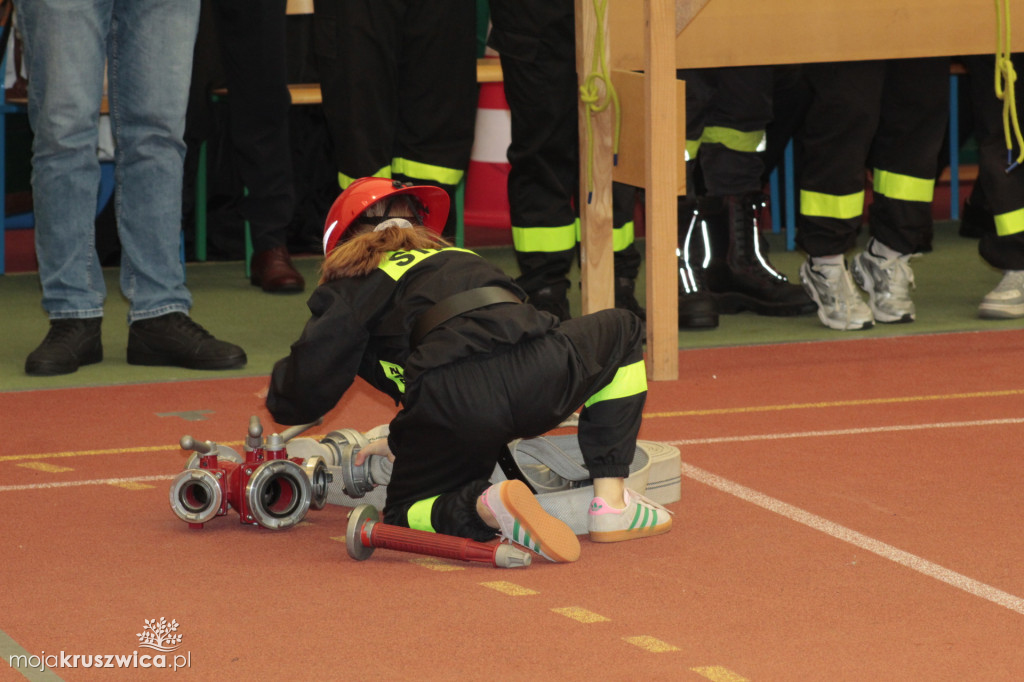 Wola Wapowska: Trwają Powiatowe Halowe Zawody Sportowo-Pożarnicze