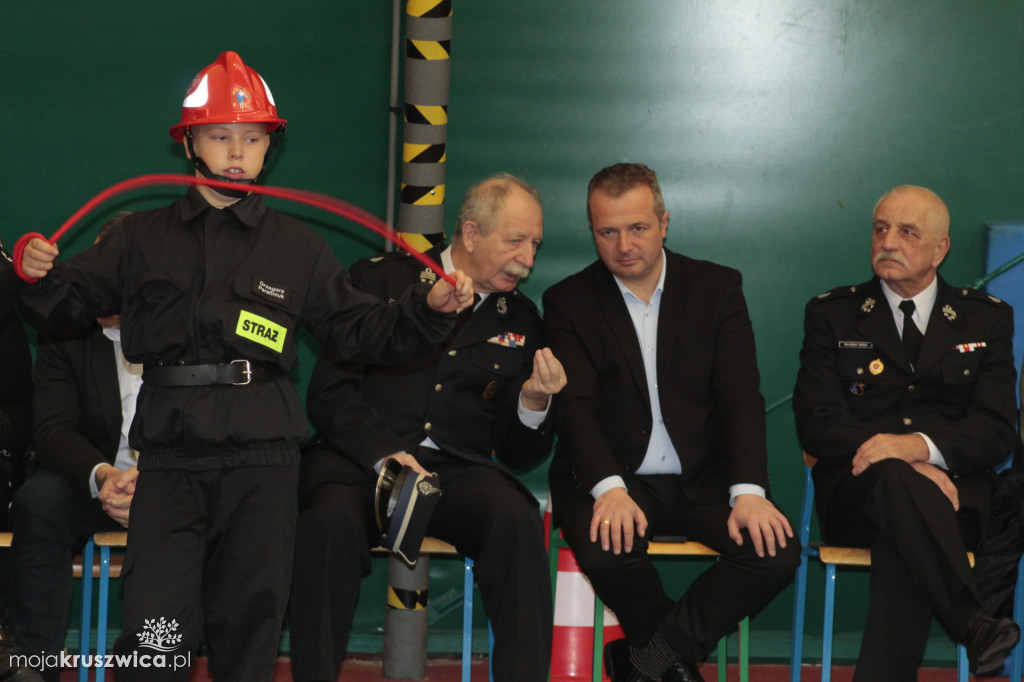 Wola Wapowska: Trwają Powiatowe Halowe Zawody Sportowo-Pożarnicze