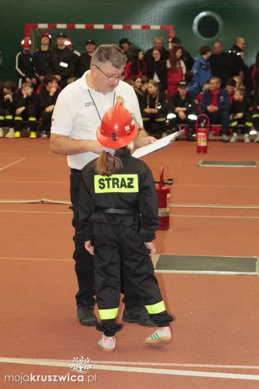 Wola Wapowska: Trwają Powiatowe Halowe Zawody Sportowo-Pożarnicze