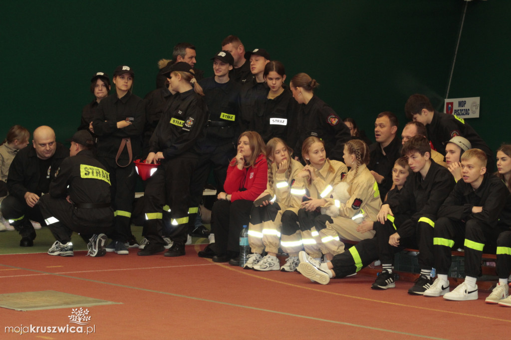 Wola Wapowska: Trwają Powiatowe Halowe Zawody Sportowo-Pożarnicze