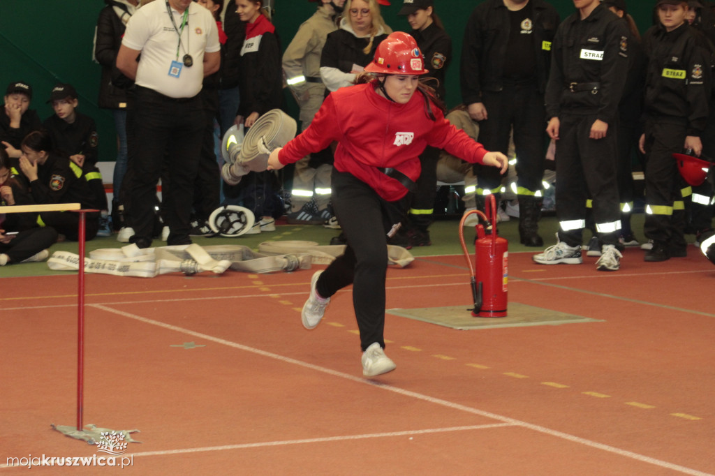 Wola Wapowska: Trwają Powiatowe Halowe Zawody Sportowo-Pożarnicze