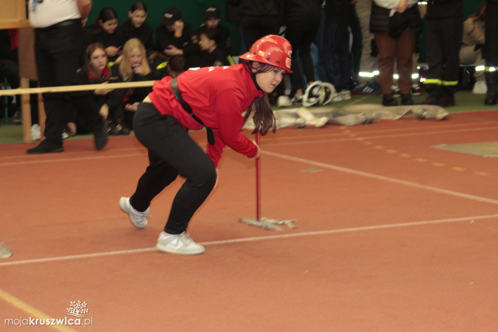 Wola Wapowska: Trwają Powiatowe Halowe Zawody Sportowo-Pożarnicze