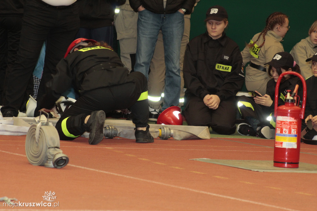 Wola Wapowska: Trwają Powiatowe Halowe Zawody Sportowo-Pożarnicze