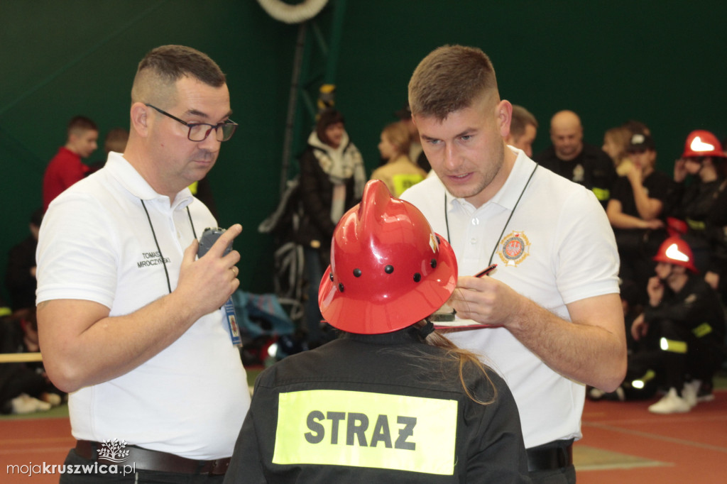 Wola Wapowska: Trwają Powiatowe Halowe Zawody Sportowo-Pożarnicze