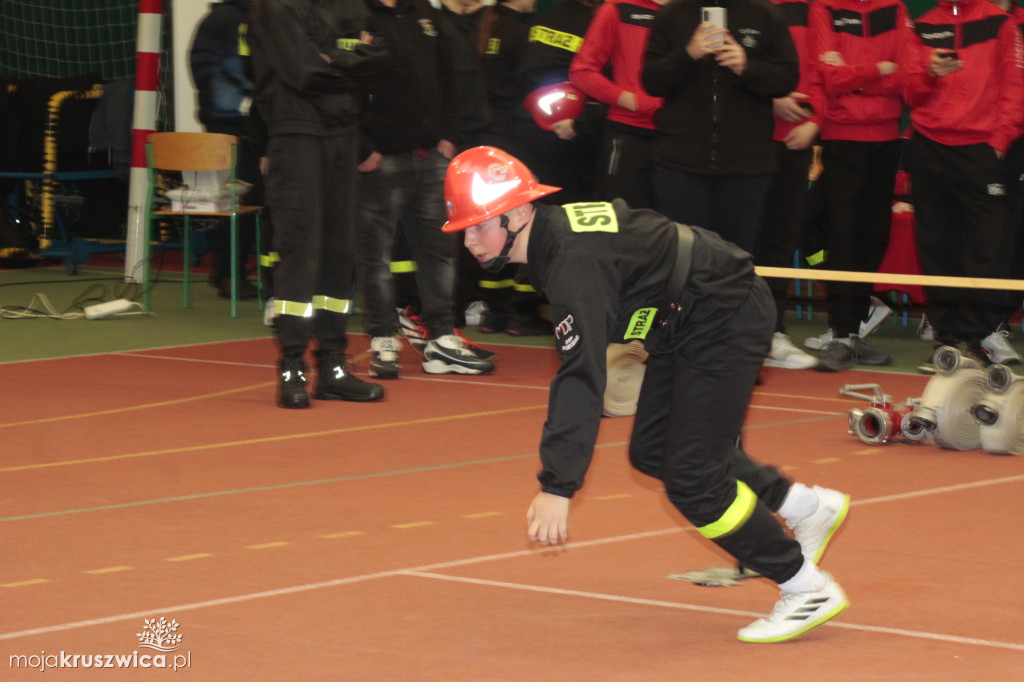 Wola Wapowska: Trwają Powiatowe Halowe Zawody Sportowo-Pożarnicze