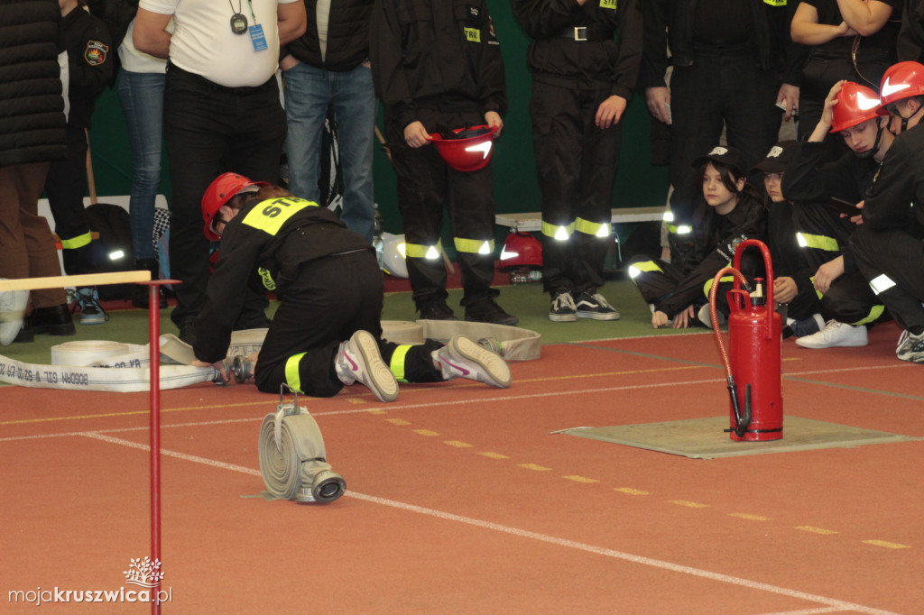 Wola Wapowska: Trwają Powiatowe Halowe Zawody Sportowo-Pożarnicze