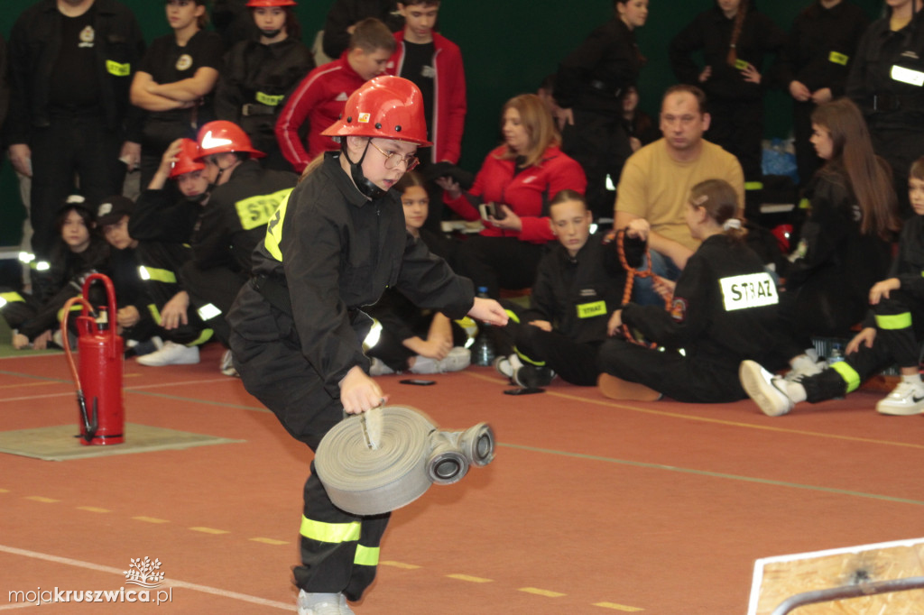 Wola Wapowska: Trwają Powiatowe Halowe Zawody Sportowo-Pożarnicze