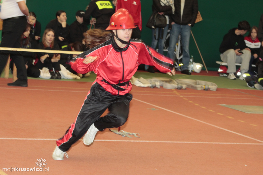 Wola Wapowska: Trwają Powiatowe Halowe Zawody Sportowo-Pożarnicze