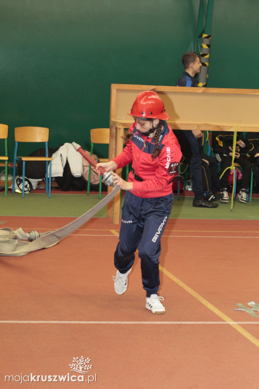 Wola Wapowska: Trwają Powiatowe Halowe Zawody Sportowo-Pożarnicze