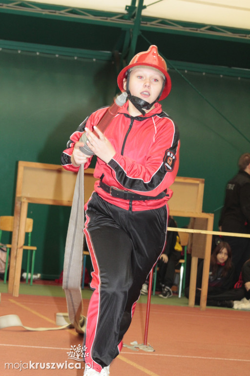 Wola Wapowska: Trwają Powiatowe Halowe Zawody Sportowo-Pożarnicze