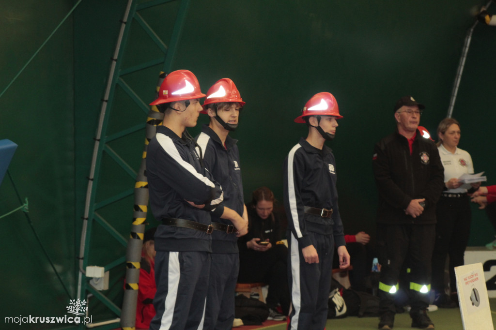 Wola Wapowska: Trwają Powiatowe Halowe Zawody Sportowo-Pożarnicze