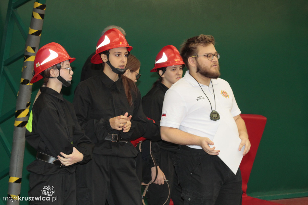 Wola Wapowska: Trwają Powiatowe Halowe Zawody Sportowo-Pożarnicze