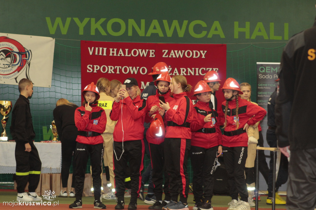 Wola Wapowska: Trwają Powiatowe Halowe Zawody Sportowo-Pożarnicze