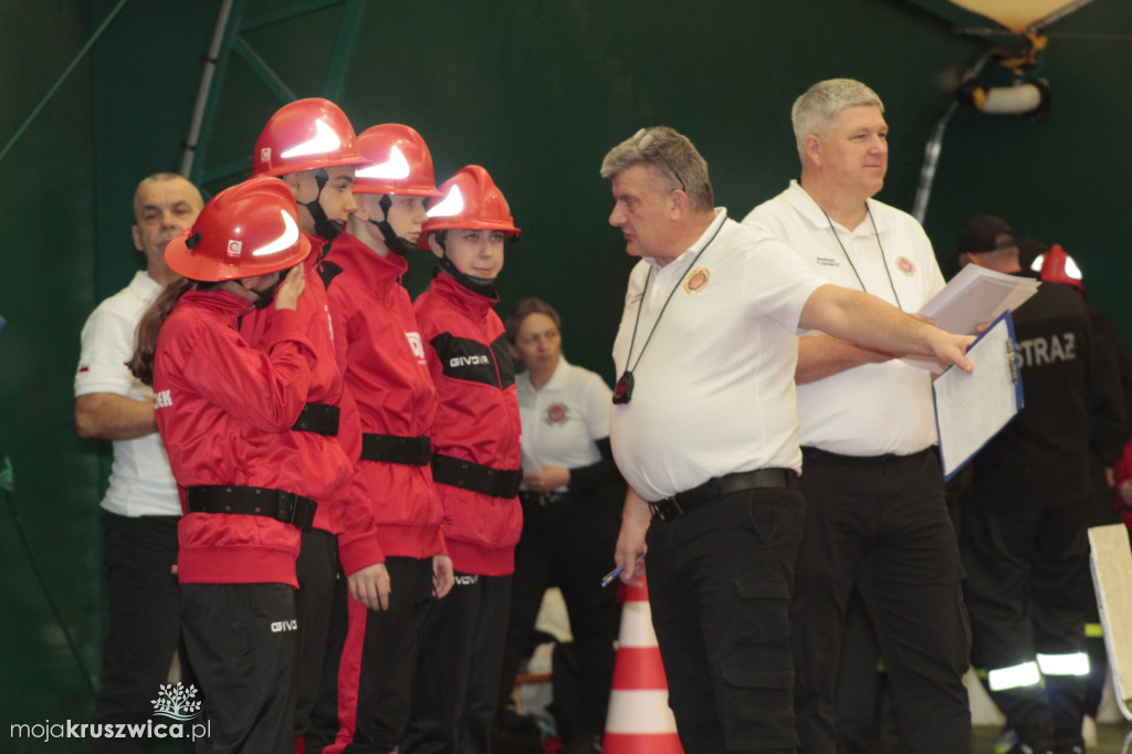 Wola Wapowska: Trwają Powiatowe Halowe Zawody Sportowo-Pożarnicze