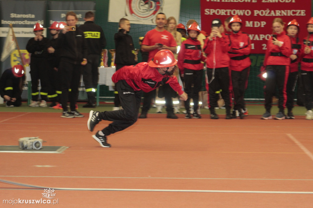 Wola Wapowska: Trwają Powiatowe Halowe Zawody Sportowo-Pożarnicze