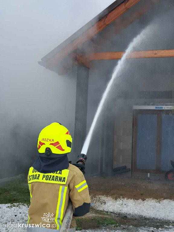 Trwa akcja i pomoc dla pogorzelców w miejscowości Sukowy [SZCZEGÓŁY]